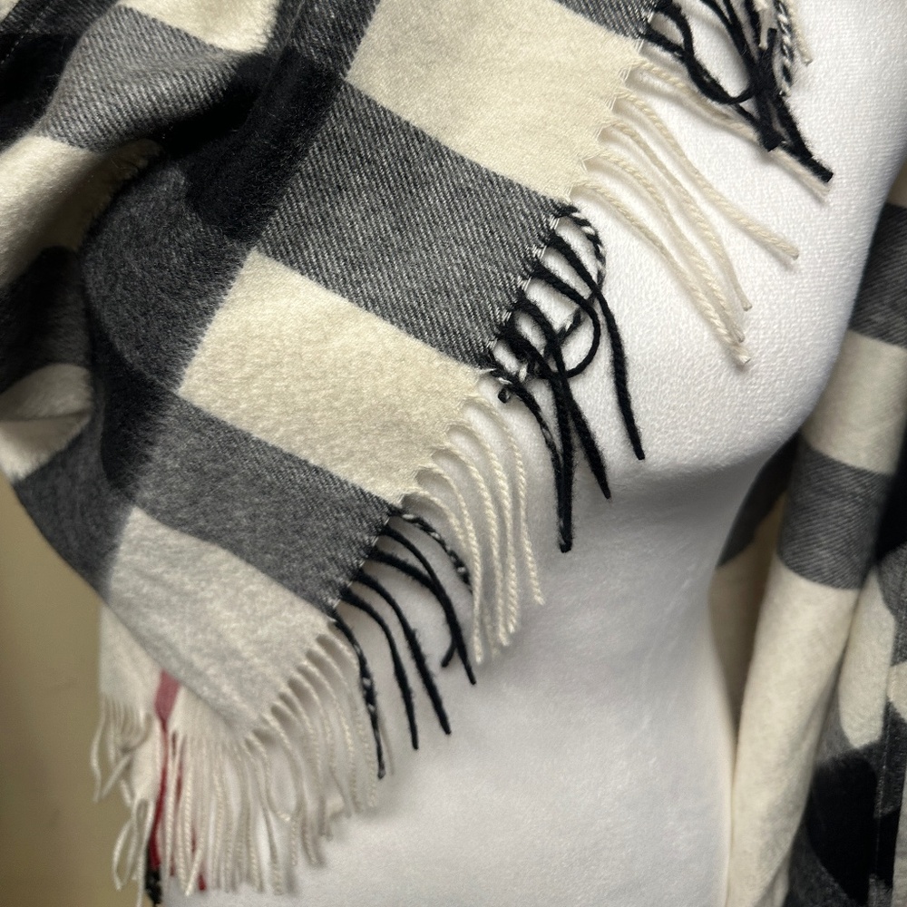 NWT! Rare! Burberry Women's Half Mega Cashmere Cape Wrap Shawl In Nature White - Picture 5 of 10